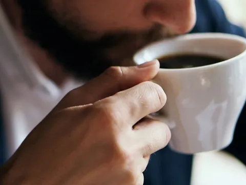 4 thời điểm không nên uống cà phê kẻo sức khỏe suy giảm, ung thư tìm đến