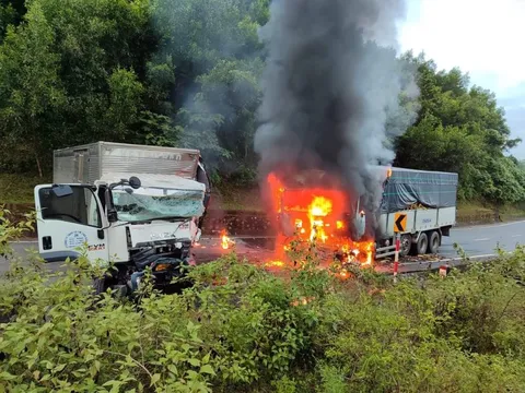 CLIP: Tai nạn nghiêm trọng trên đường Hồ Chí Minh đoạn qua Quảng Nam