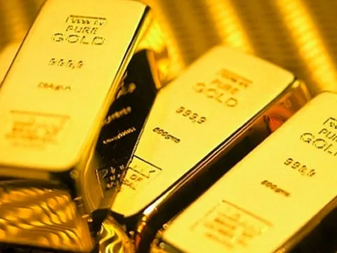 Giá vàng 'lao dốc' sau phiên chạm đỉnh cao nhất 3 năm