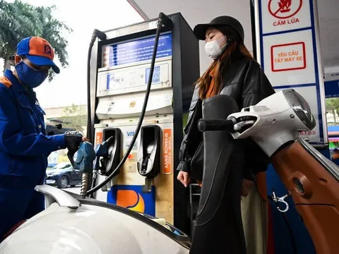 Vì sao xe tay ga đắt tiền nên dùng xăng A95?