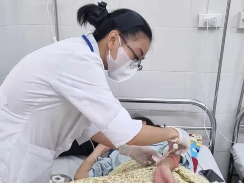 Hà Nội ghi nhận hơn 2.000 ca sốt xuất huyết trong 1 tuần, gió mùa có làm hạ dịch?