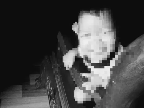 Bàng hoàng phát hiện thi thể cháu bé 22 tháng tuổi ở dưới mương nước