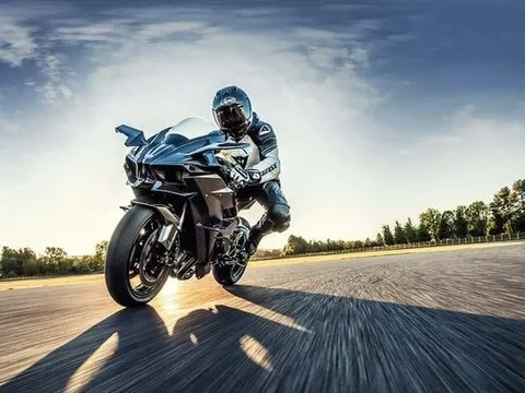 Chơi mô tô phân khối lớn cần lưu ý gì?