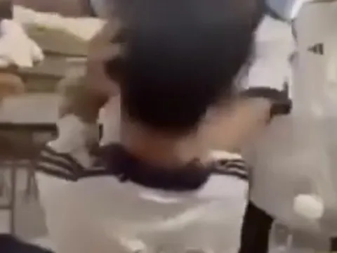 Vụ đánh bạn vì 500.000 đồng: Học sinh đánh nhau hay đứng xem đều bị kỷ luật