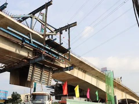 Cận cảnh cầu hơn 900 tỷ ở khu đông TPHCM hợp long nhịp chính sau 4 năm 'đắp chiếu'