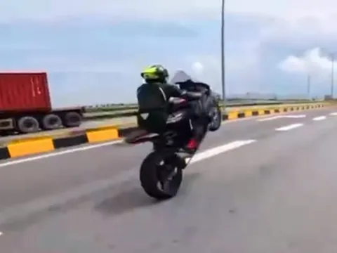 Bắt 2 'phượt thủ' lái xe gần 300km/h, bốc đầu trên đường ra đảo Cát Bà