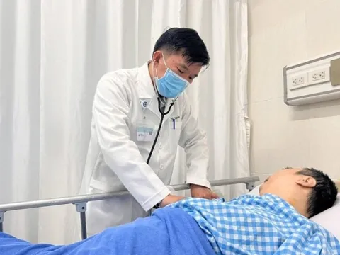 Bệnh nhân bị thủng phổi vì mắc xương gà được cấp cứu kịp thời
