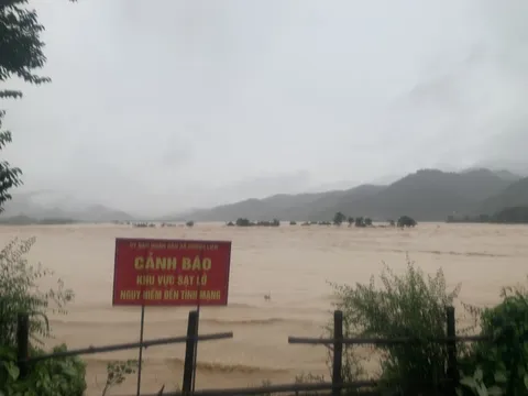 Nam sinh lớp 12 dũng cảm cứu người bị nước lũ cuốn trôi