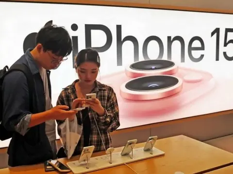 iPhone 15 bị người Trung Quốc chê tơi tả: Không phải Huawei vượt trội mà là Apple đang kém hơn, chất lượng chỉ ngang Xiaomi, Oppo