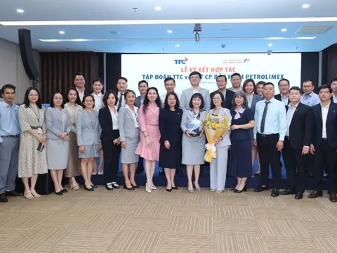 Lễ ký kết hợp tác giữa Tập đoàn TTC và TCT CP Bảo hiểm Petrolimex