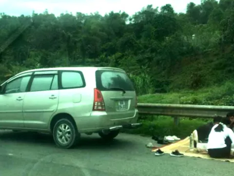 Mức phạt nào cho việc dừng xe ăn uống trên đường cao tốc?