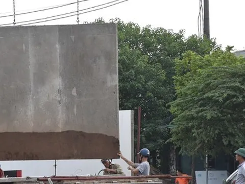 Dỡ bỏ rào bê tông chắn đường Vành đai 2,5 sau chỉ đạo của TP Hà Nội