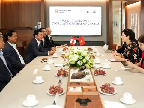 Tổng lãnh sự Canada đến thăm BM Windows, nhà thầu mặt dựng The One Toronto