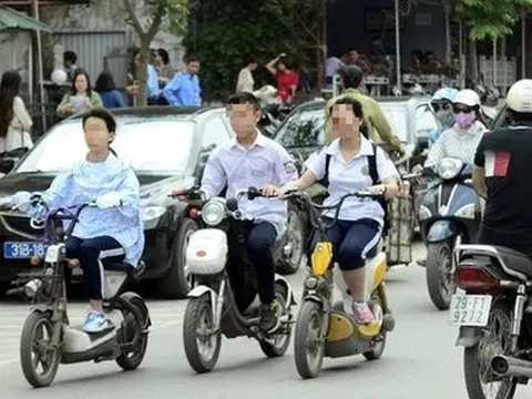 Vì sao Nam Định không cho học sinh THCS tự đi xe máy điện đến trường?