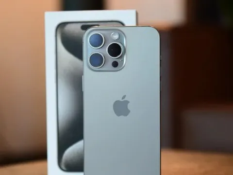 Đặt hàng 4 chiếc iPhone 15 Pro Max, chàng trai sốc nặng khi nhận đến 60 chiếc iPhone 15 Pro Max 1TB