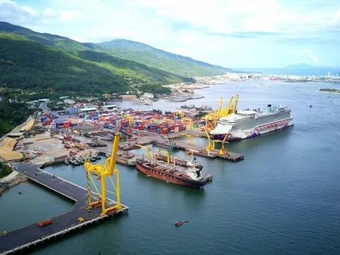 Bộ GTVT cho phép 3 cầu cảng tại cảng Tiên Sa tiếp nhận tàu container