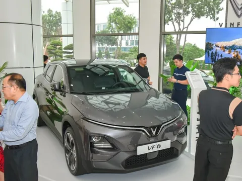 Dạo một vòng triển lãm VIIE 2023: Lái thử VinFast, đủ loại máy bay không người lái, nhiều công nghệ sáng tạo