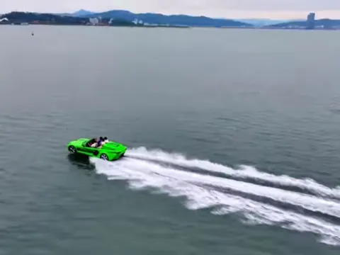 Doanh nghiệp Việt nào sản xuất siêu xe chạy trên mặt biển vận tốc lên tới 60km/h, sắp mở bán tại Hạ Long giá 1 tỷ đồng?