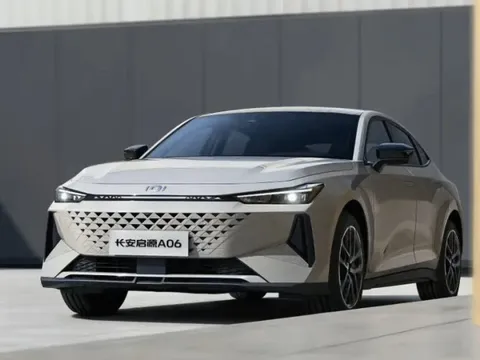 Mẫu sedan Trung Quốc 'đẹp như vẽ' đối đầu Kia K3: tiêu thụ chưa đến 5L/100 km, phạm vi hoạt động 1.160 km