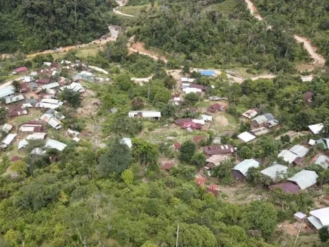 Ngôi làng "cô độc" giữa rừng xanh