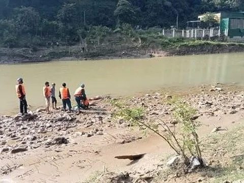 Nghệ An: Hai mẹ con lội qua sông lúc thủy điện xả lũ, người mẹ bị nước cuốn tử vong