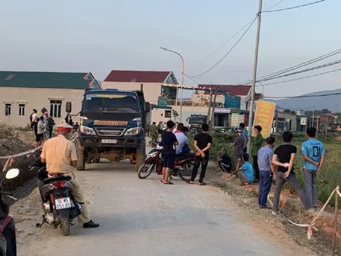 Trượt ngã đoạn đường đang thi công, nam sinh lớp 9 bị xe tải cán tử vong