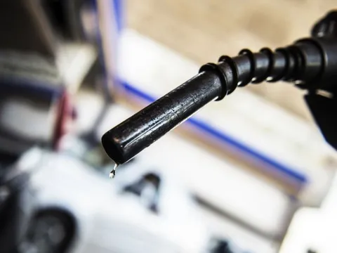 Giá dầu giảm tuần thứ hai liên tiếp