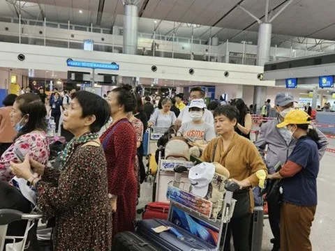 Hãng hàng không dự báo vé máy bay Tết khó sốt?