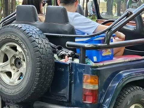 Phát hiện bất ngờ từ xe jeep chở khách ở trung tâm TP HCM