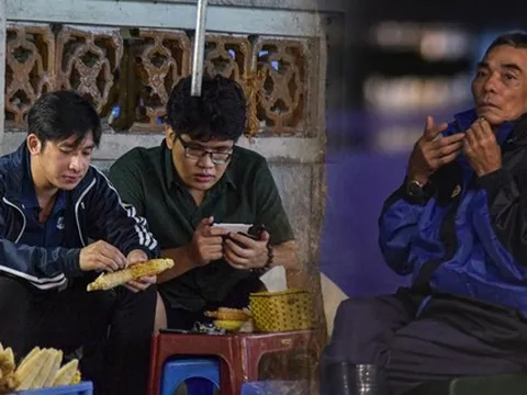 Người Hà Nội mặc áo rét, lấy khăn quàng, ăn ngô nướng trong gió lạnh đầu mùa