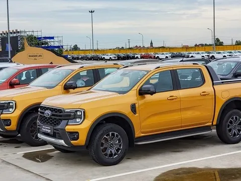 ‘Đại tiệc sale’ chưa kết thúc: Ford công bố giảm 100% phí trước bạ hàng loạt xe hot, có mẫu giảm hơn 100 triệu