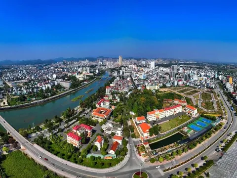 Điểm cuối tuyến cao tốc dài và hiện đại nhất cả nước, nơi có khu kinh tế lớn nhất Việt Nam mà người dân có thể sang Trung Quốc “như đi chợ”