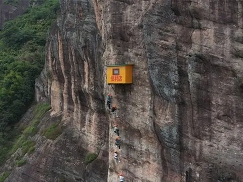 Tò mò cửa hàng tiện lợi 'bất tiện' nhất thế giới
