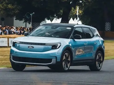 Loạt 'bom tấn' sẽ ra mắt năm sau: Nhiều phân khúc từ xe nhỏ đến bán tải, siêu xe, động cơ xăng dần biến mất