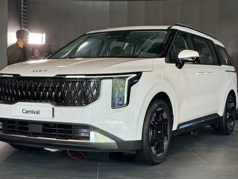 Kia Carnival 2024 mở bán: Nhiều trang bị như xe sang, thêm động cơ hybrid, giá quy đổi từ 645 triệu