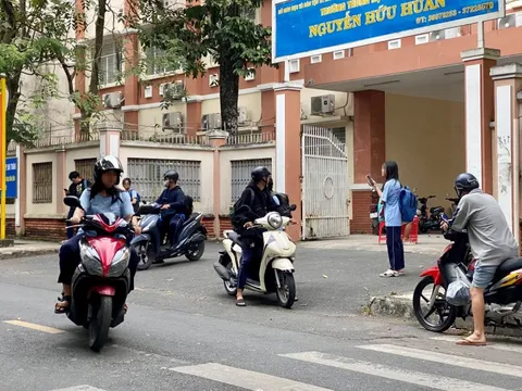 Học sinh chạy xe máy: Những rủi ro lớn