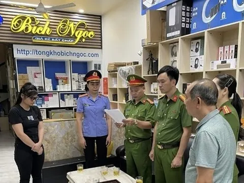 Bắt ông chủ chuỗi cửa hàng linh kiện điện thoại, thu giữ lô hàng lậu trị giá 10 tỷ đồng