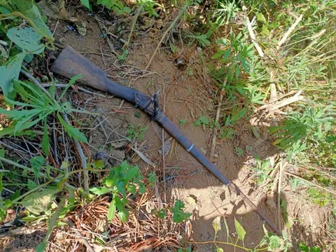 Phó chủ tịch xã bắn chết người khi đi săn