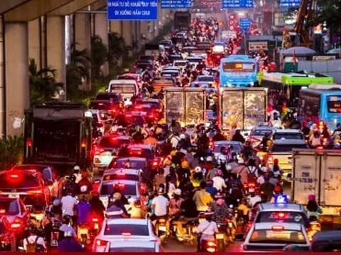 Lô cốt bủa vây tứ phía, bóp nghẹt giao thông khu vực hầm chui lớn nhất Hà Nội