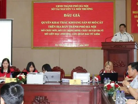 Băn khoăn từ phiên đấu giá mỏ cát xuyên đêm