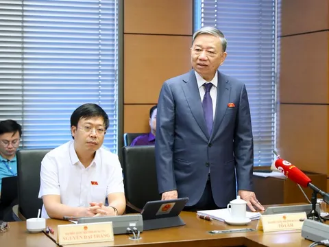 Bộ trưởng Tô Lâm: Áp dụng khoa học, công nghệ để giảm những “tiếng ong ve” về CSGT