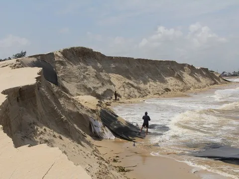 Cát nạo vét bị cuốn trôi ra biển: Thông tin "gây sốc"!