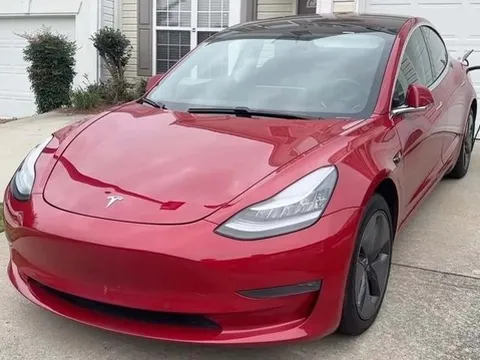 Dùng xe điện chạy dịch vụ, chủ xe đi được hơn 1 năm thì 'chết' pin, đại lý báo giá thay pin hết 220 triệu