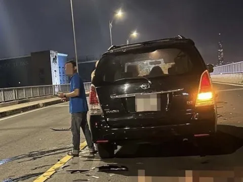 Xe máy văng qua đầu ô tô, 1 sinh viên tử vong tại chỗ