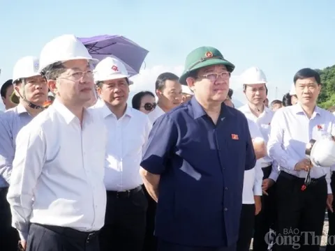 Chủ tịch Quốc hội Vương Đình Huệ kiểm tra tiến độ cảng Liên Chiểu