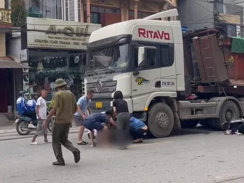 Trên đường đến trường, nữ hiệu phó bị xe tải cán tử vong