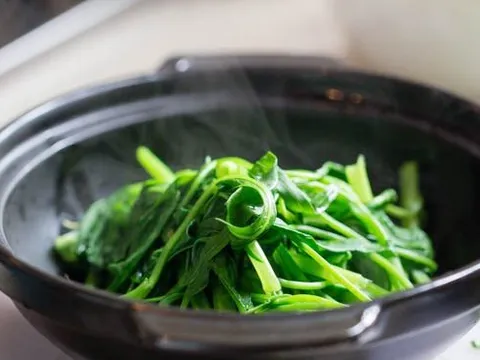 Dân mạng mách nhau cách phân biệt rau muống sạch - bẩn: Chuyên gia nói 'chỉ là đoán mò'