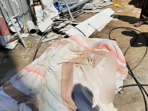 Đứt cáp ròng rọc thi công nhà cao tầng, 3 công nhân tử vong