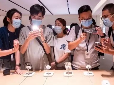 Hot hơn cả iPhone: Một thương hiệu điện thoại "oanh tạc" thị trường tỷ dân khi bán 1 triệu chiếc chỉ trong 1 tuần, hàng không đủ để bán