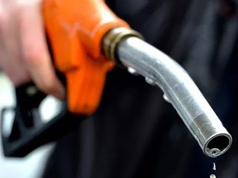 Giá xăng dầu giảm mạnh, cao nhất hơn 1.000 đồng/lít